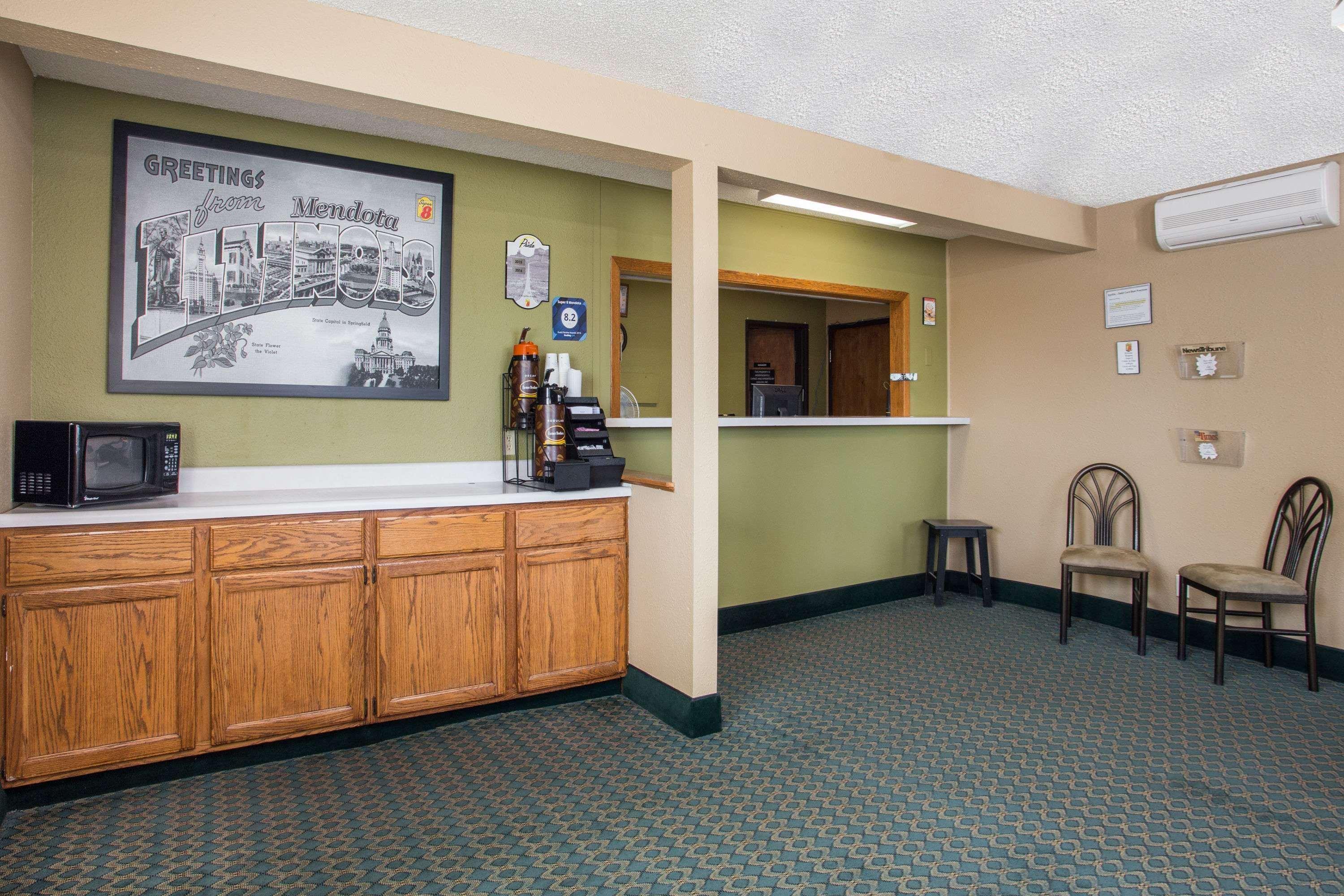 Super 8 By Wyndham Mendota I-39 Exterior foto